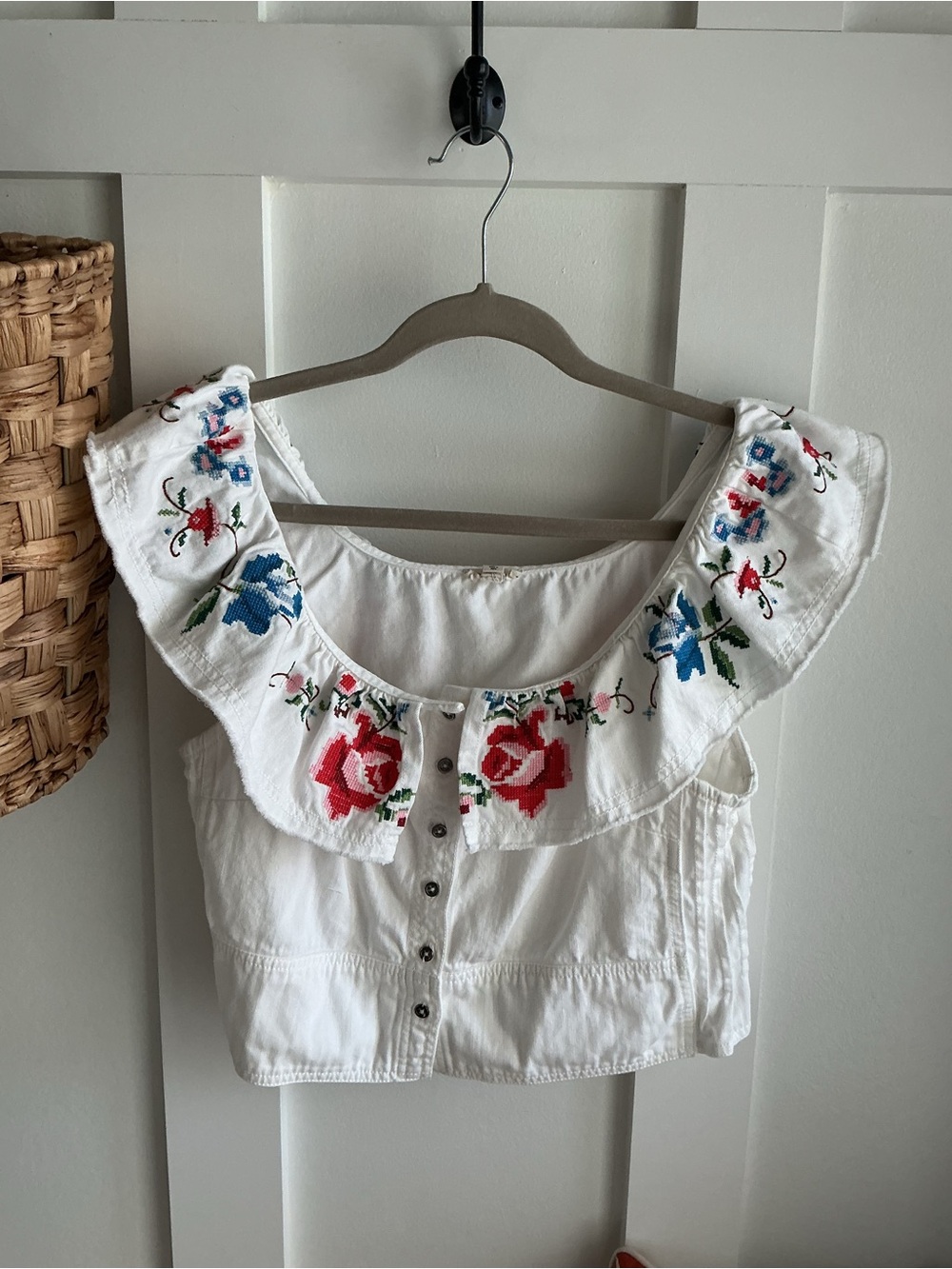 Pilcro White Button-Front Crop Top with Red & Blue Floral Embroidery